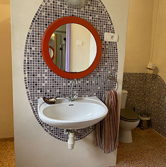 Salle de bains dans la maison pour 1 ou 2 personnes, bien décorée, Agonges, Allier, Auvergne.